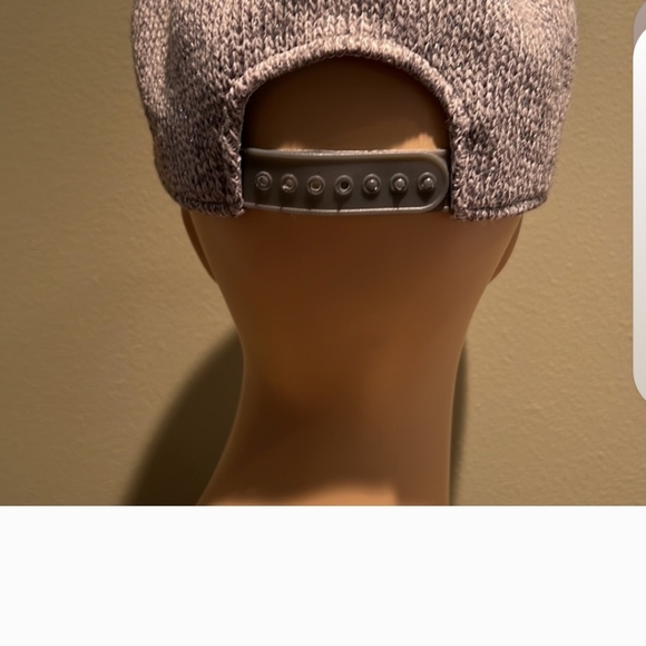 RARE HTFJuicy Couture Silver Metallic Cadet Style Cap Knit With Pink Embroidery - Picture 4 of 7